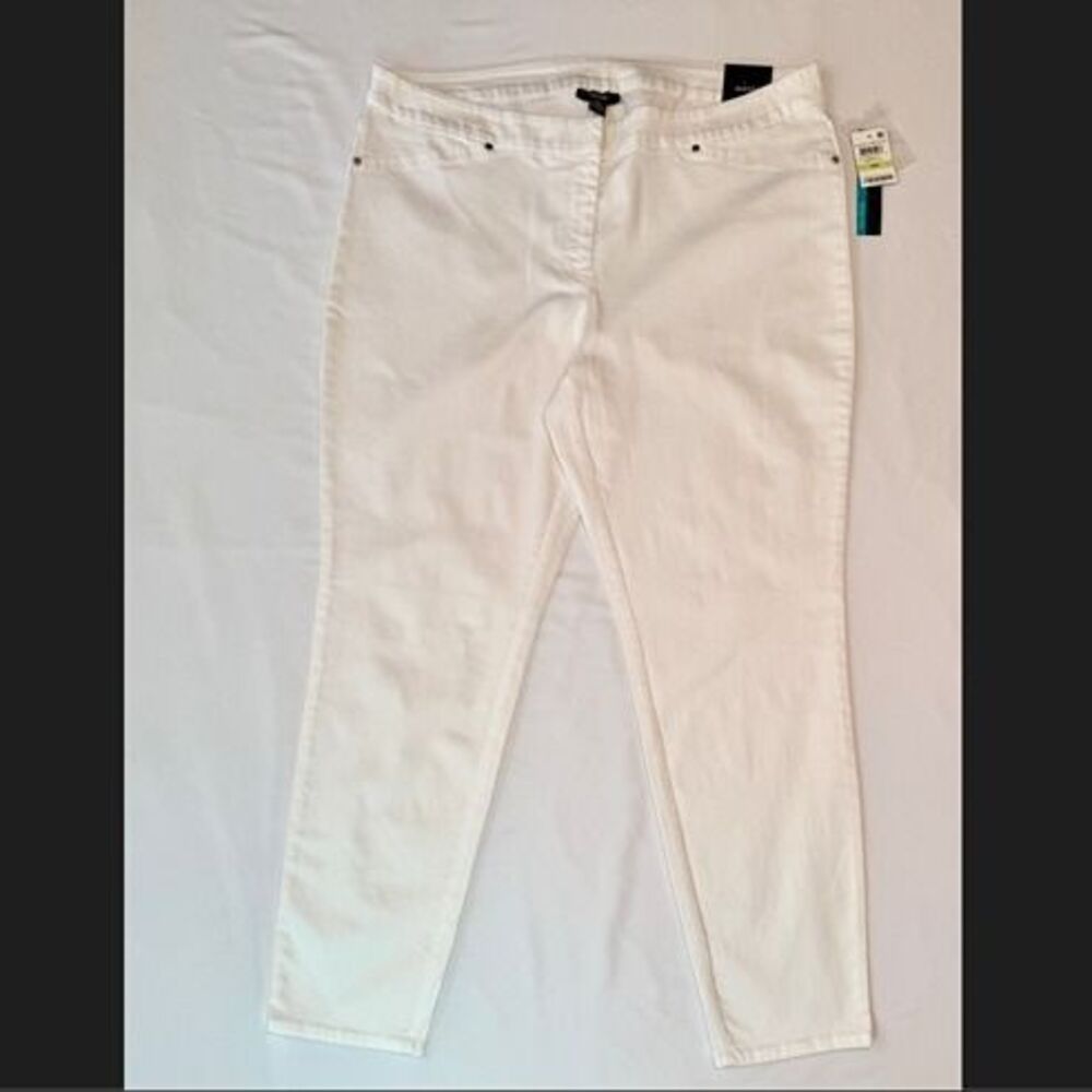 NWT Alfani white skinny leg comfort waist pants. Size 18W